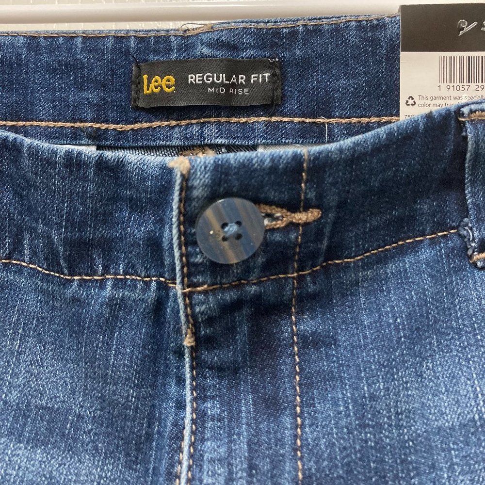 Lee Women's Regular Fit Chino Walkshorts: EXPEDITION: 10:M 7'' Inseam NWT Shorts - Picture 5 of 11